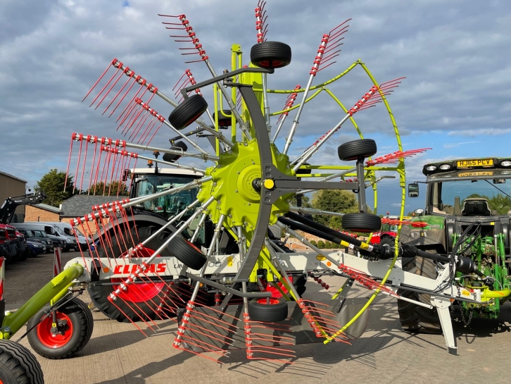 Claas Liner 2900 twin rotor rake
