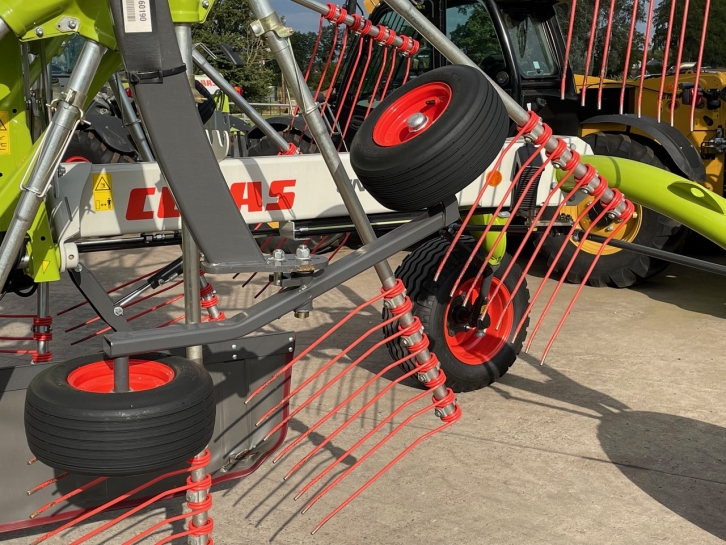 Claas Liner 2900 twin rotor rake