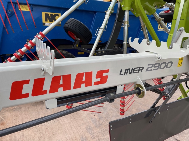 Claas Liner 2900 twin rotor rake