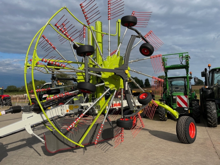 Claas Liner 2900 twin rotor rake