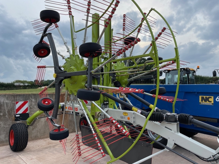 Claas Liner 2900 twin rotor rake