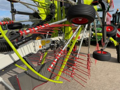 Claas Liner 2900 twin rotor rake