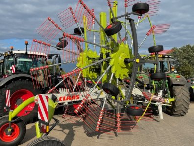 Claas Liner 2900 twin rotor rake