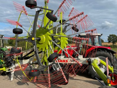 Claas Liner 2900 twin rotor rake
