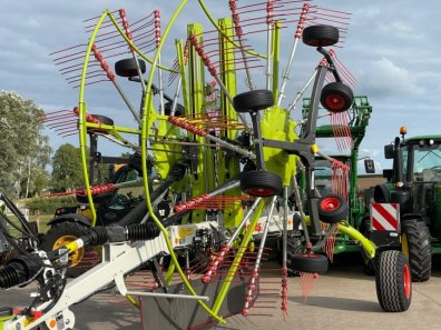 Claas Liner 2900 twin rotor rake