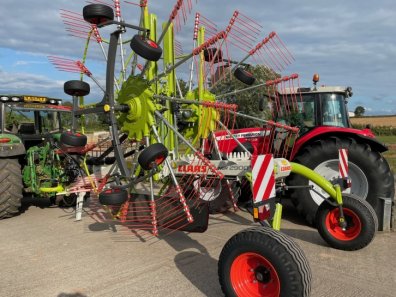 Claas Liner 2900 twin rotor rake