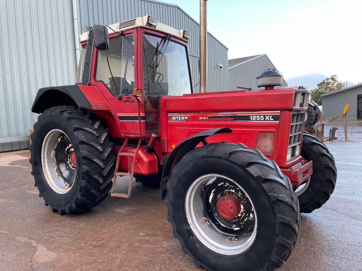 International 1255XL