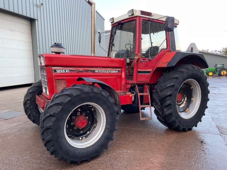 International 1255XL