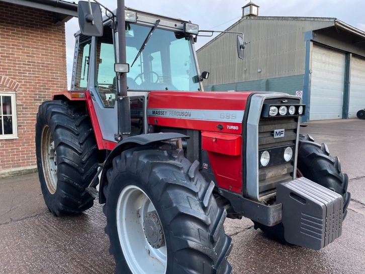 Massey Ferguson 699