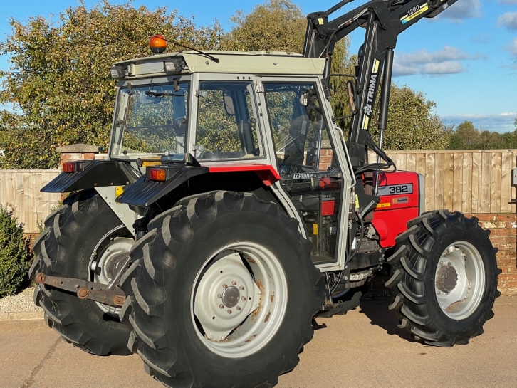 Massey Ferguson 382