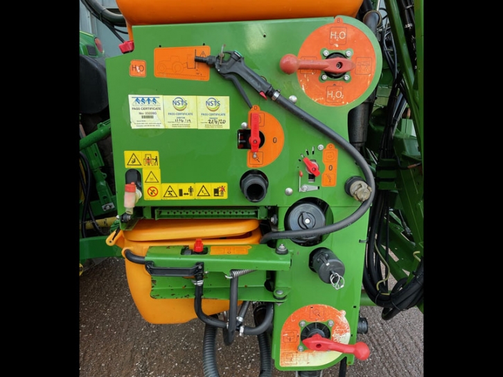 Amazone UF 1501 24 Metre sprayer