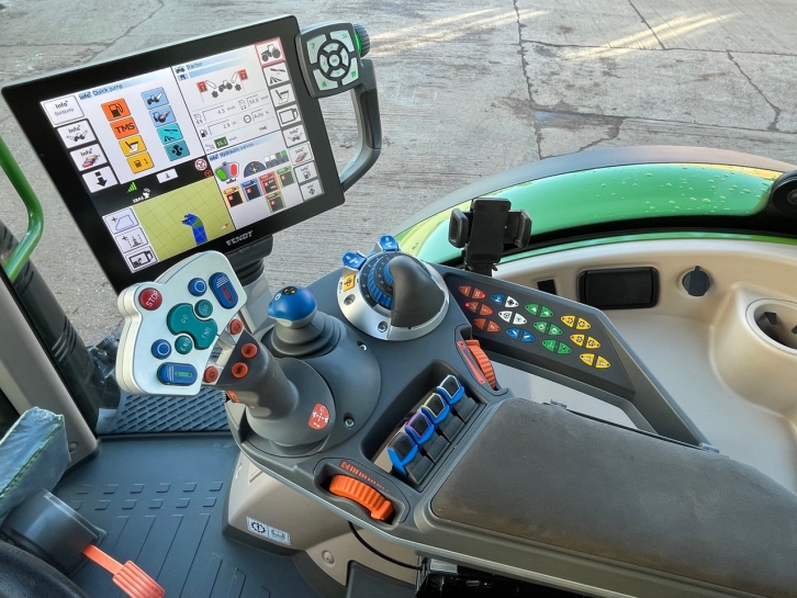 Fendt 724 Profi-Plus