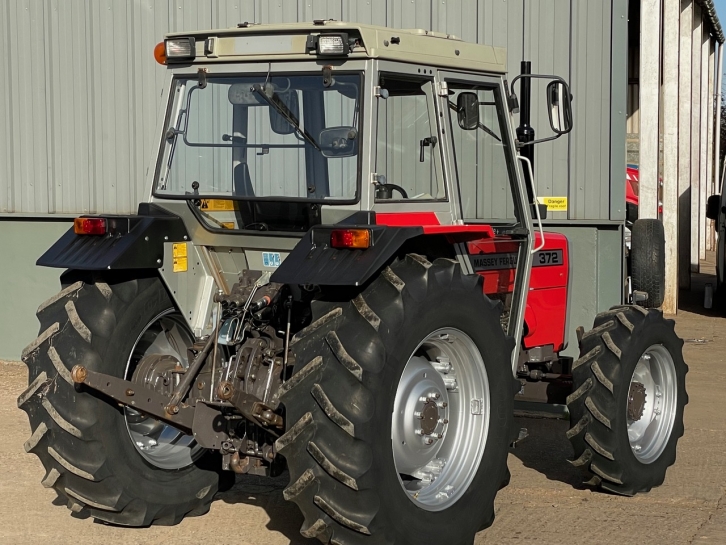 Massey Ferguson 372