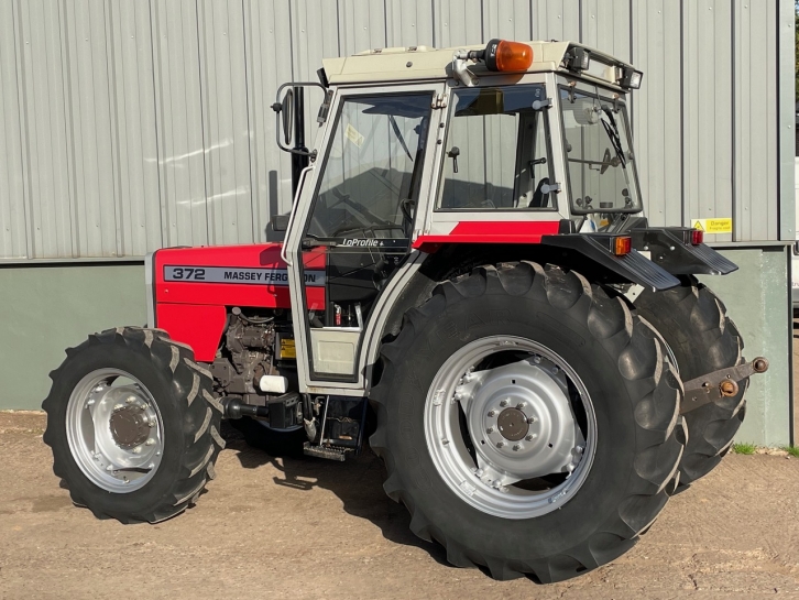 Massey Ferguson 372