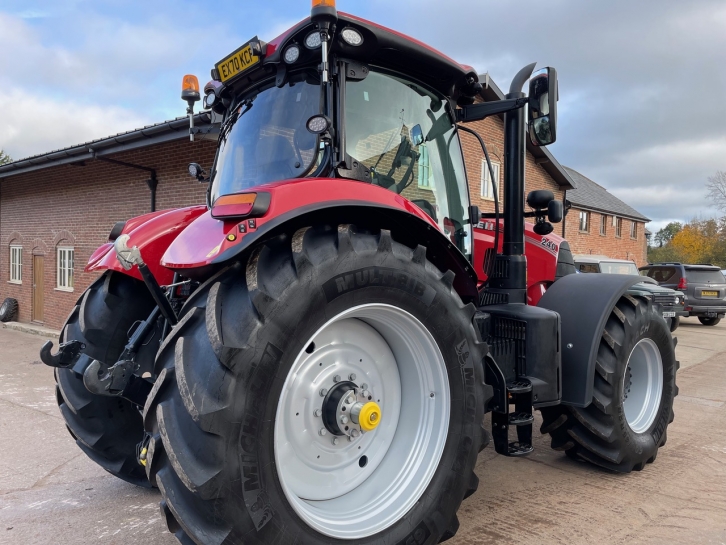 Case CVX 240