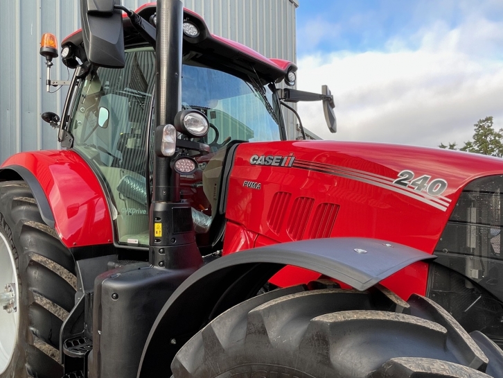 Case CVX 240