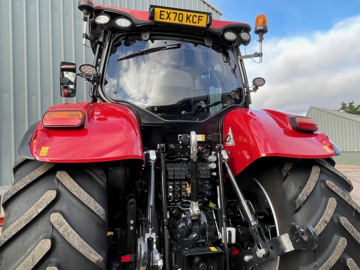 Case CVX 240