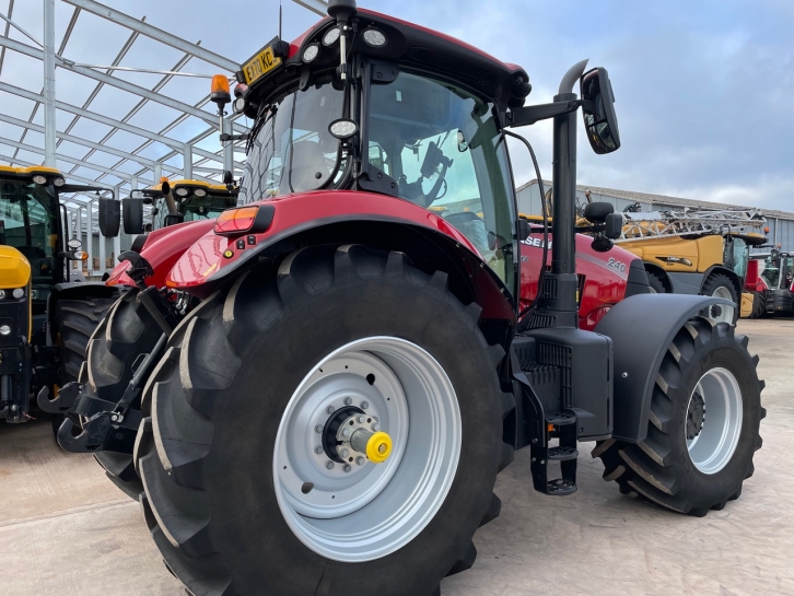 Case CVX 240