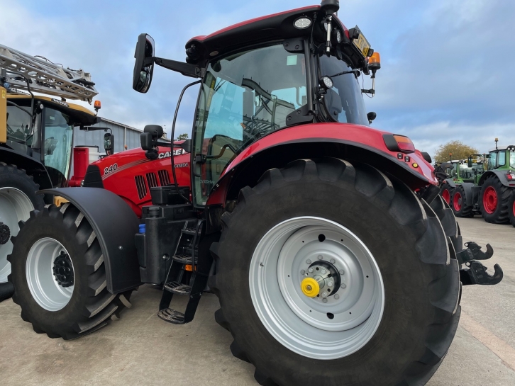 Case CVX 240