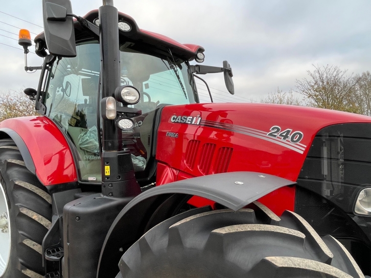 Case CVX 240