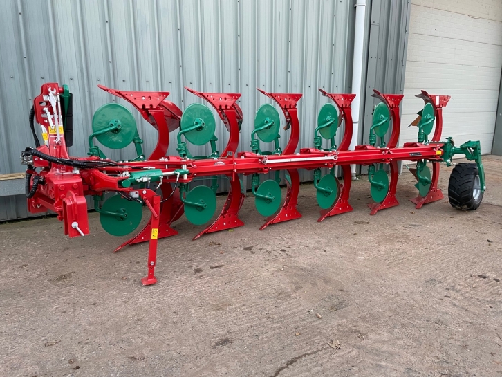 Kverneland ES six furrow plough