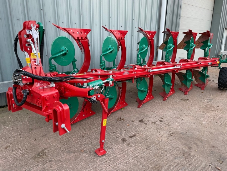 Kverneland ES six furrow plough