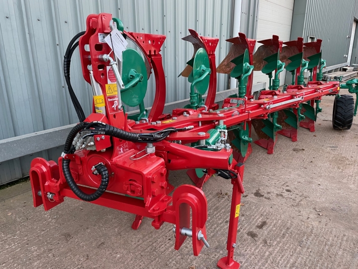 Kverneland ES six furrow plough