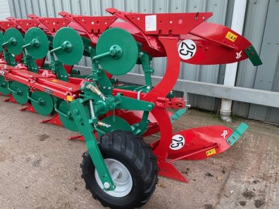 Kverneland ES six furrow plough
