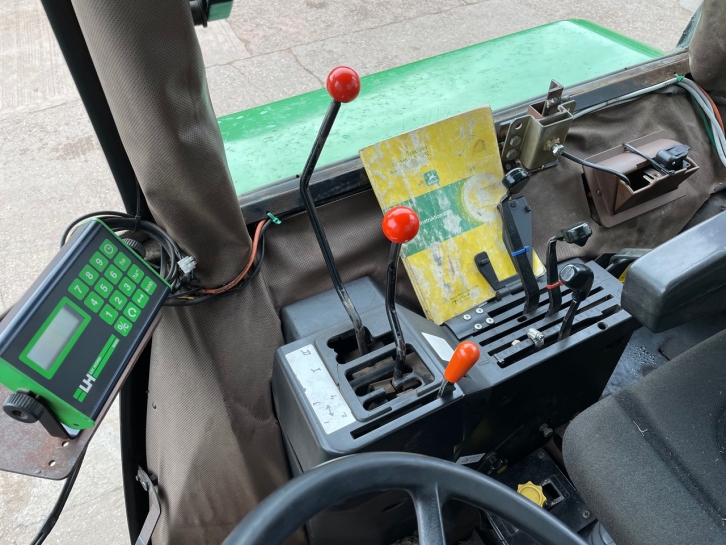 John Deere 3040