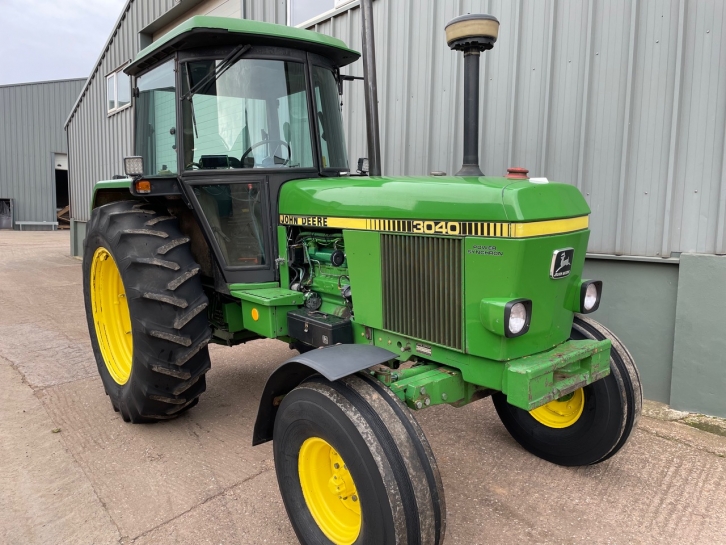 John Deere 3040