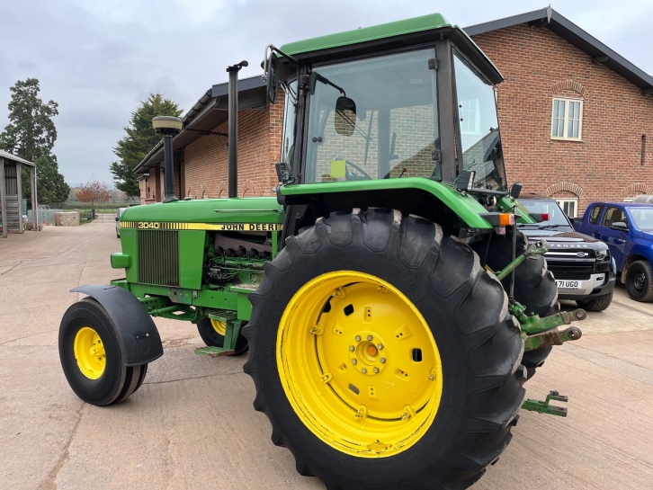 John Deere 3040