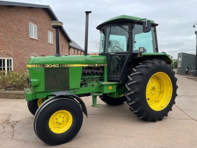 John Deere 3040
