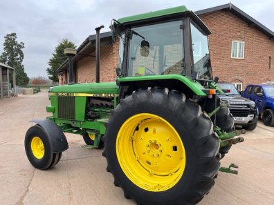 John Deere 3040