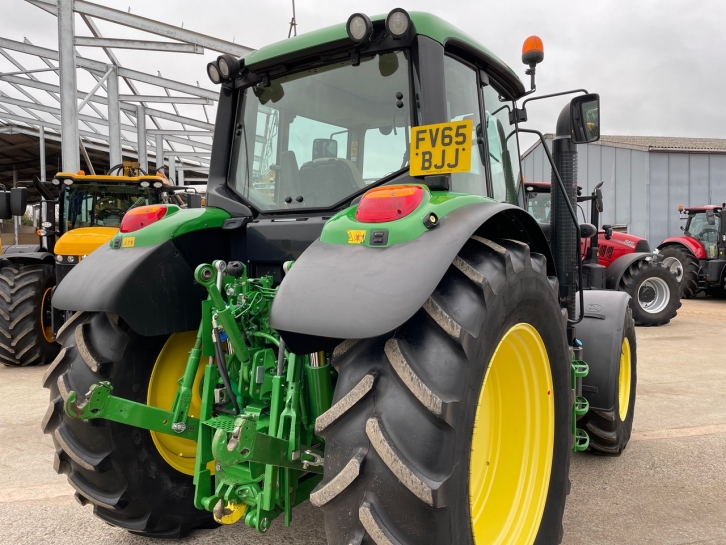 John Deere 6125M