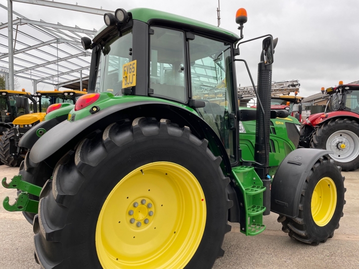 John Deere 6125M