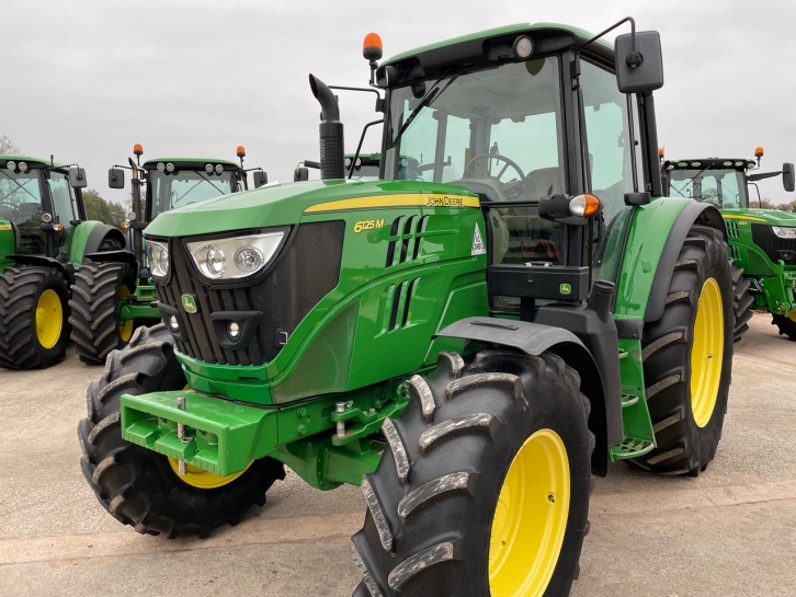 John Deere 6125M