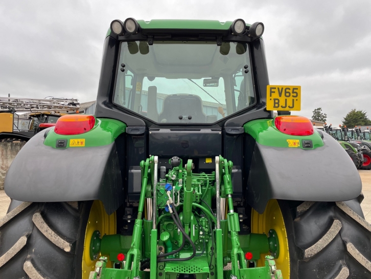John Deere 6125M