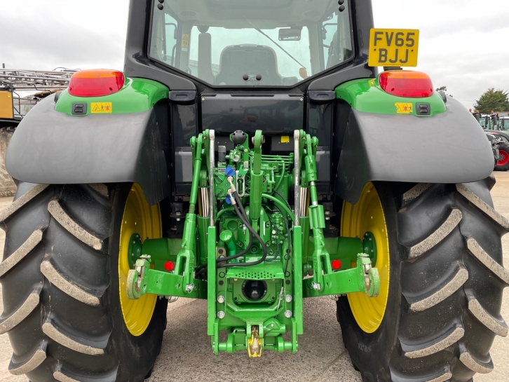 John Deere 6125M