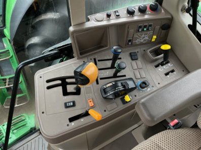 John Deere 6125M