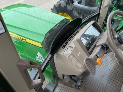 John Deere 6125M