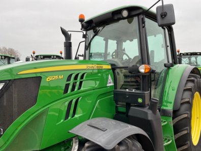 John Deere 6125M