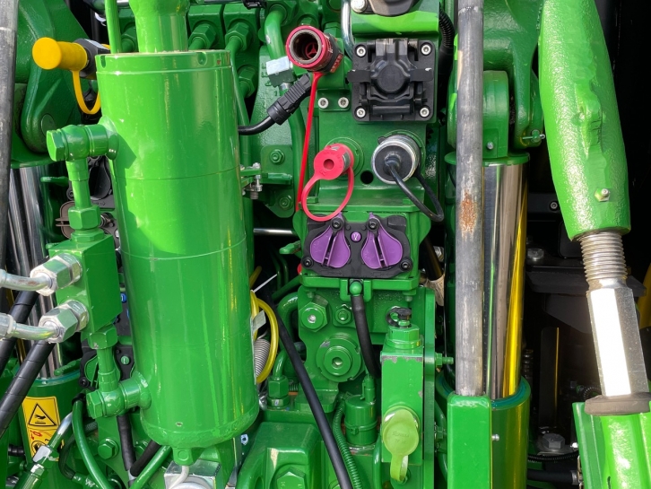 John Deere 6215R Ultimate Edition