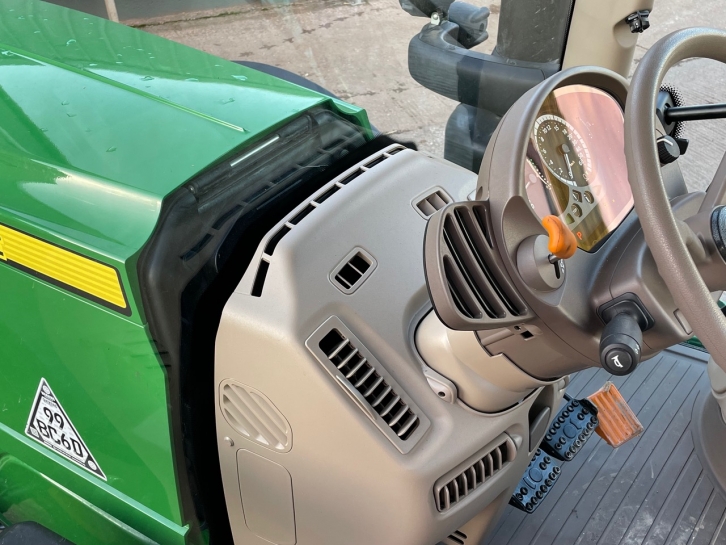 John Deere 6215R Ultimate Edition