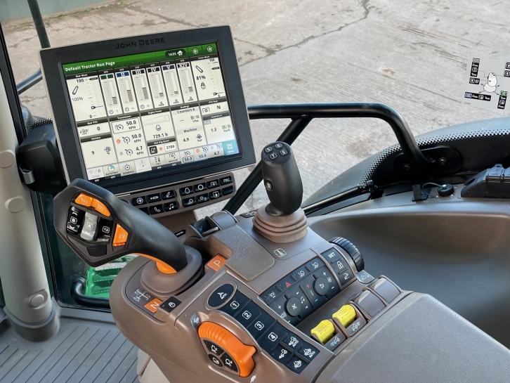 John Deere 6215R Ultimate Edition