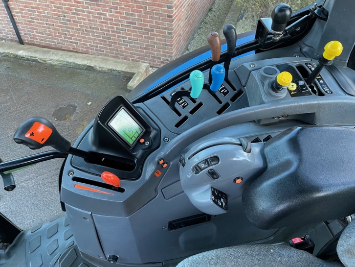 New Holland TSA 135