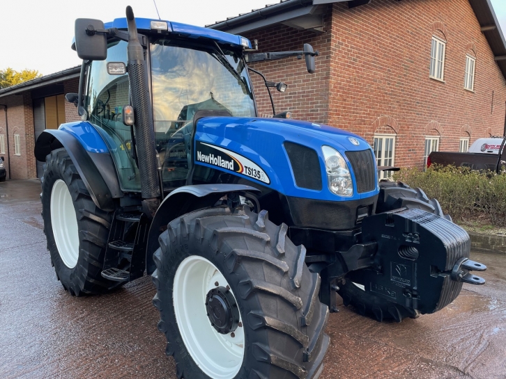 New Holland TSA 135