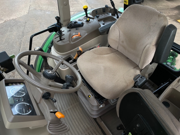 John Deere 6110MC