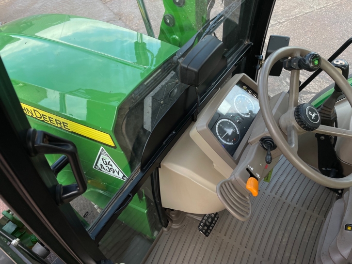 John Deere 6110MC