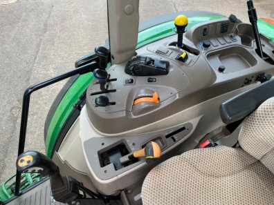 John Deere 6110MC