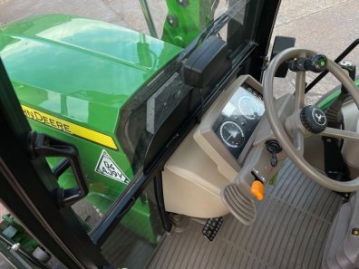 John Deere 6110MC
